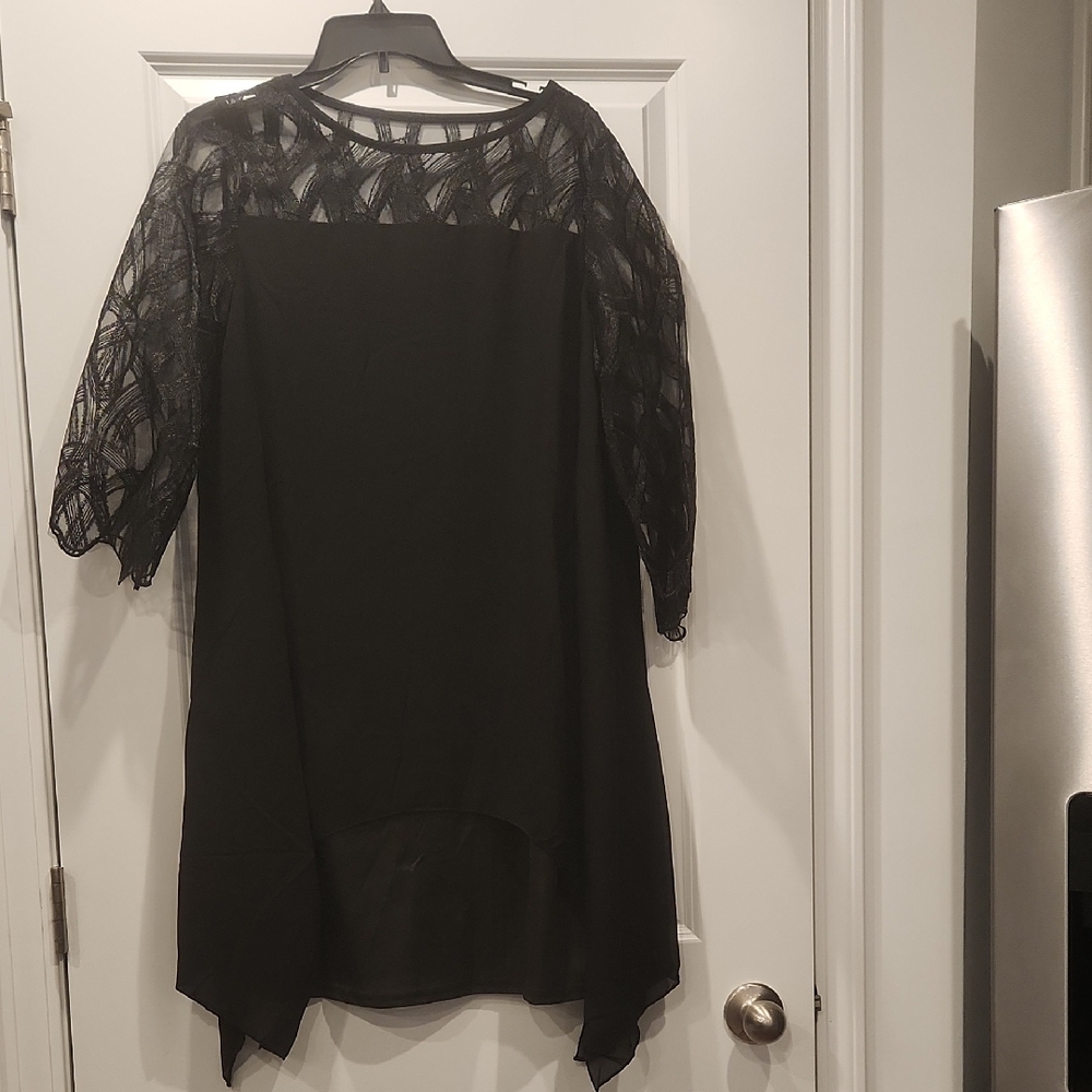 Black Lace Sleeve Tunic Top‎